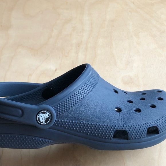 Crocs Casual Clogs Navy Water Resistant Unisex Men Sz 7 Women Sz 9. main image 5